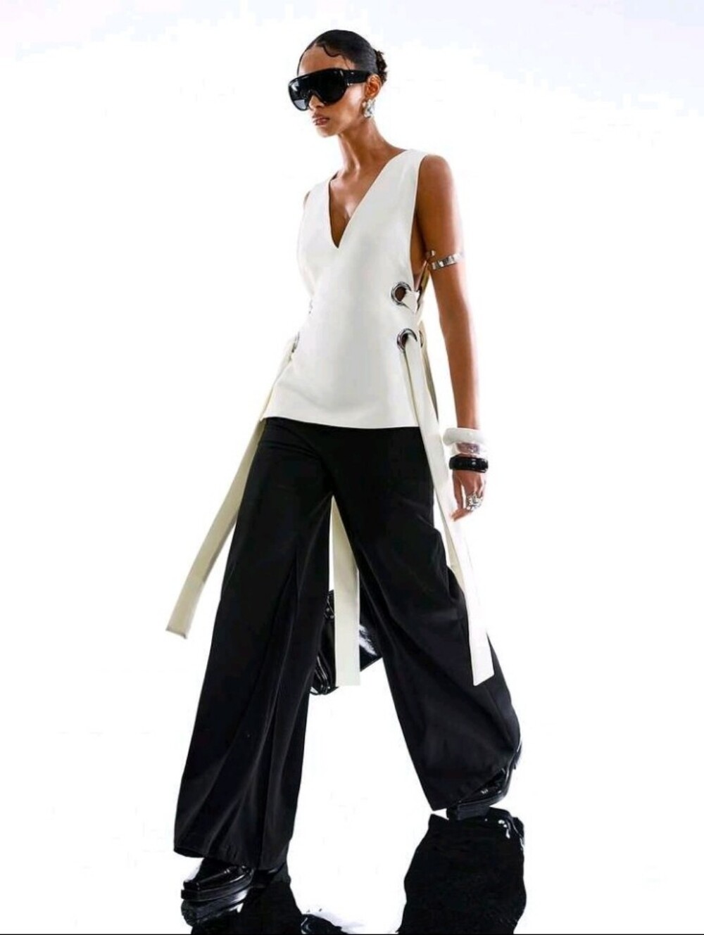 Women's White Chic Party Summer Top,Minimalism Sleeveless Metal Eyelet Slit